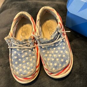 Children’s Hey Dudes American flag shoes sz k 12
